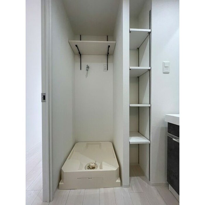 物件内観写真13　(洗濯機置場)