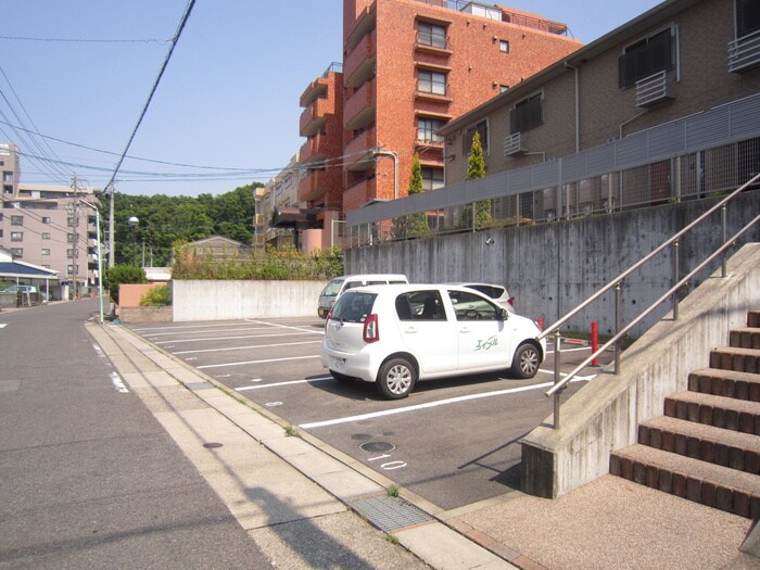 物件外観写真3　(駐車場)