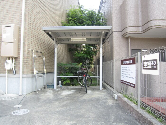 物件外観写真4　(駐輪場)