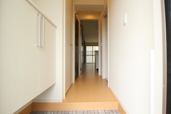 物件内観写真16　(玄関)