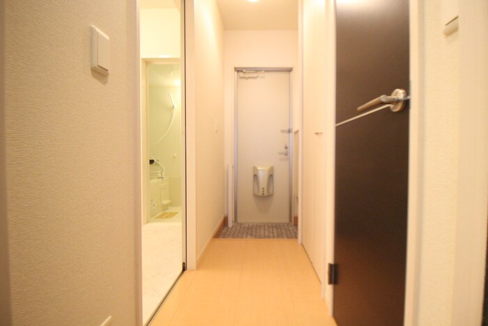 物件内観写真18　(廊下)