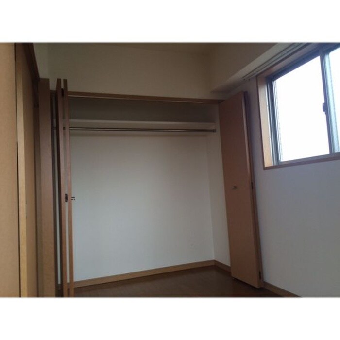 物件内観写真12　(収納)