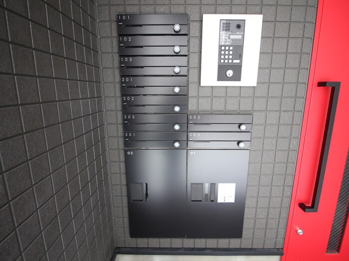 物件外観写真6　(エントランス部分)