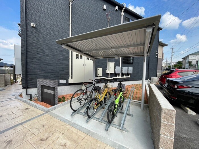 物件外観写真3　(駐輪場)