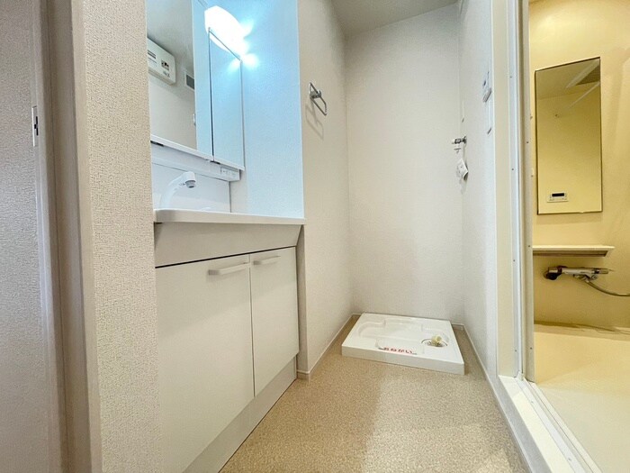 物件内観写真12　(洗濯機置場)