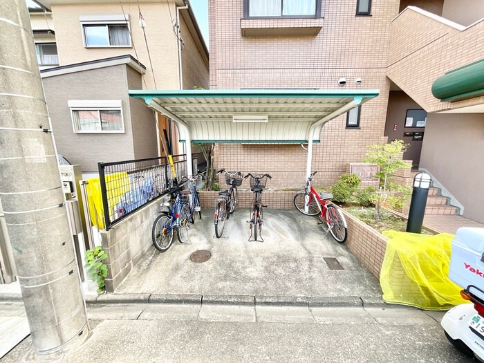 物件外観写真5　(駐輪場)