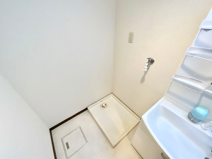 物件内観写真14　(洗濯機置場)