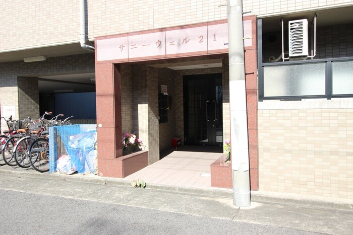 物件外観写真4　(エントランス部分)