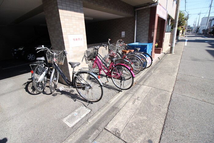 物件外観写真6　(駐輪場)