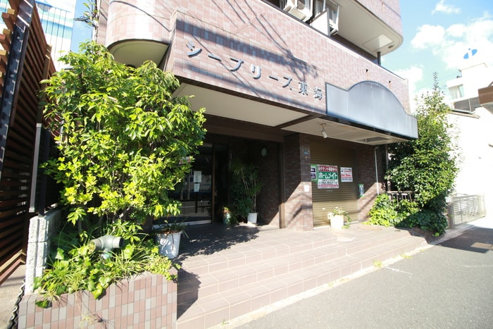 物件外観写真4　(エントランス部分)