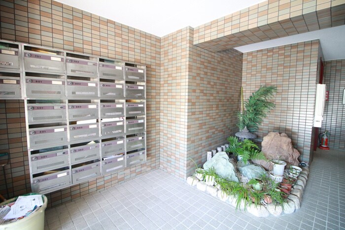 物件外観写真5　(エントランス部分)