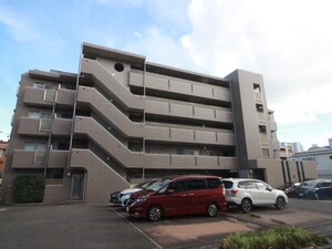 ラトゥ－ル一社外観写真