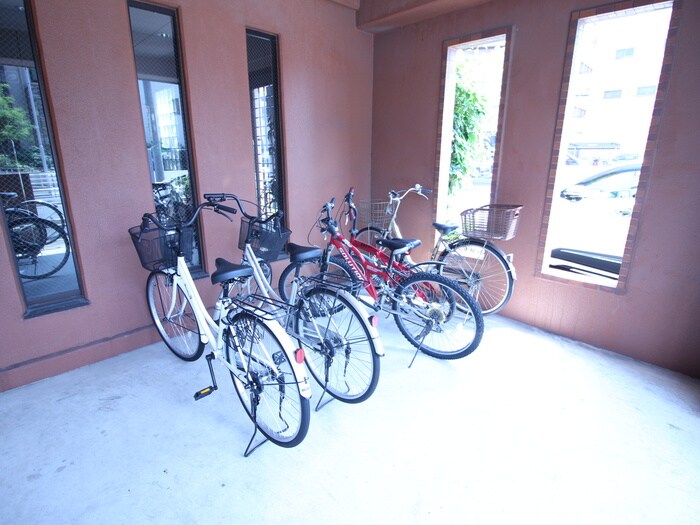 物件外観写真4　(駐輪場)