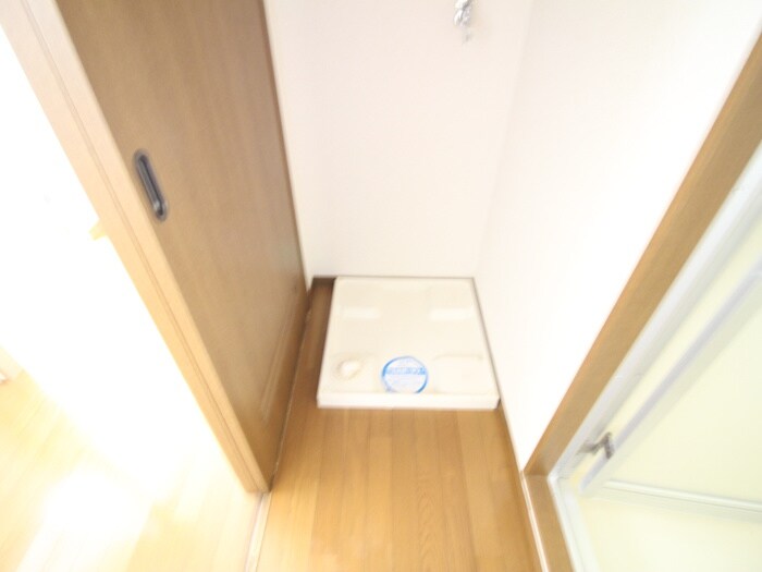 物件内観写真12　(洗濯機置場)