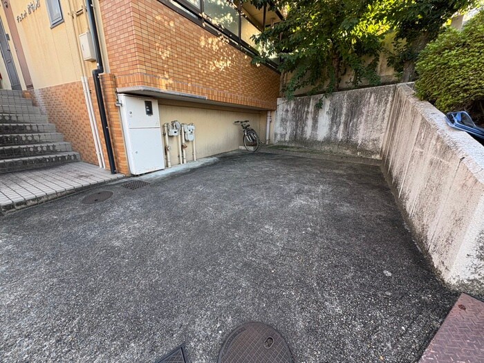 物件外観写真5　(駐車場)