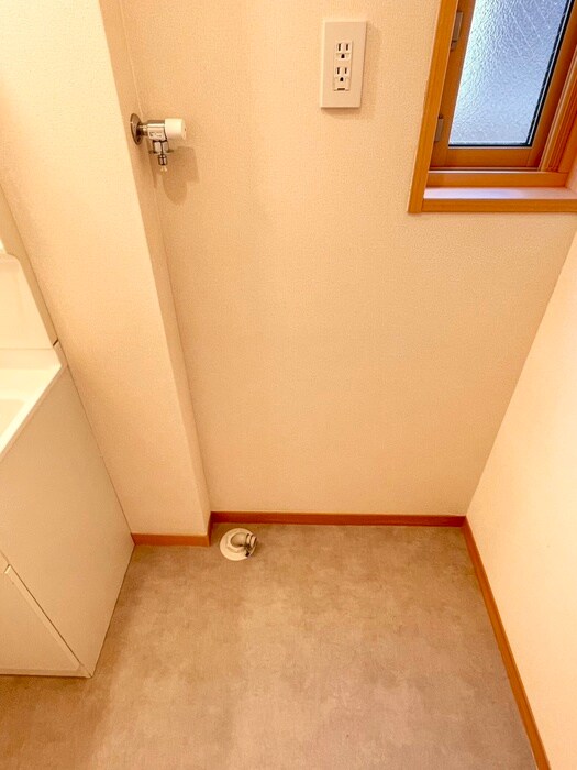 物件内観写真11　(洗濯機置場)