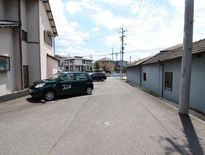 物件外観写真2　(駐車場)
