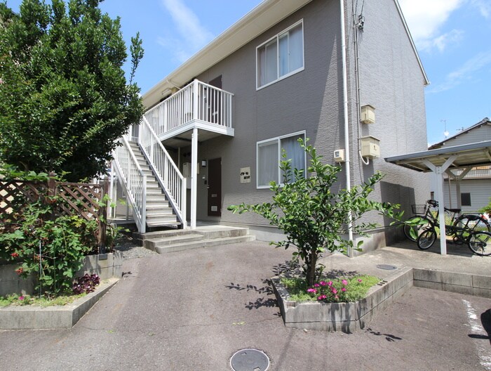 物件外観写真5　(エントランス部分)