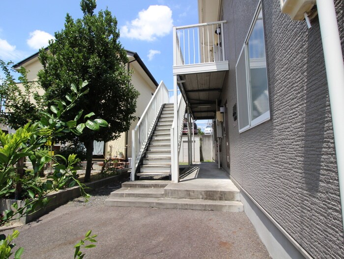 物件外観写真6　(エントランス部分)