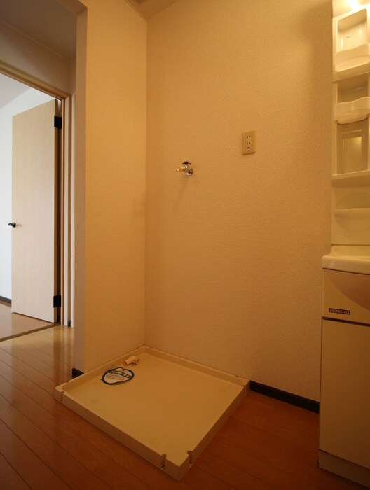 物件内観写真12　(洗濯機置場)