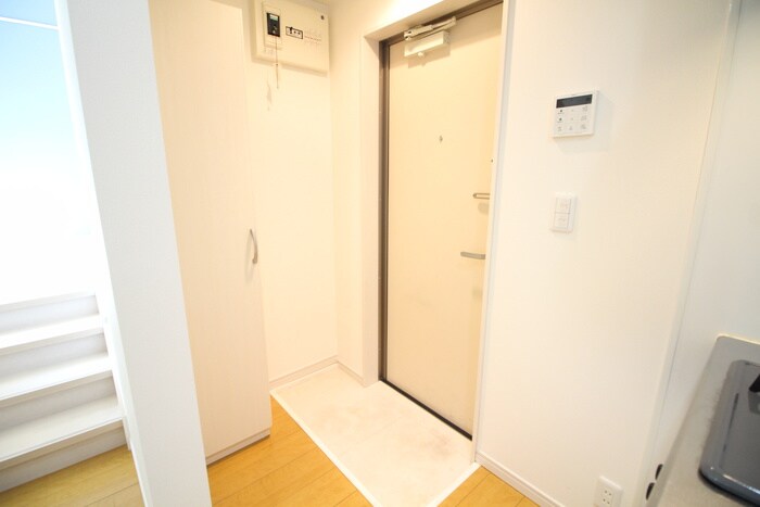 物件内観写真16　(玄関)