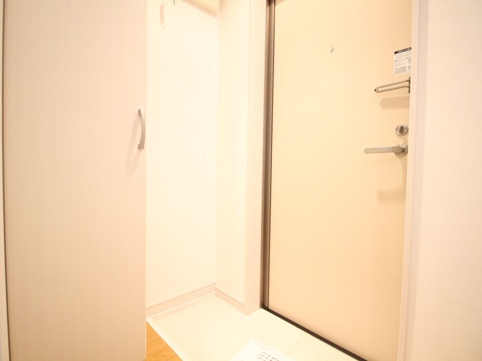 物件内観写真16　(玄関)