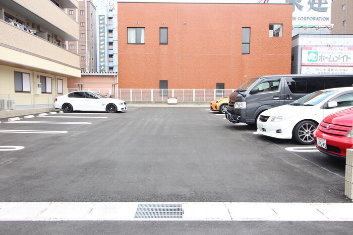 物件外観写真4　(駐車場)