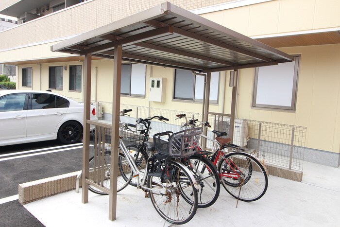 物件外観写真5　(駐輪場)
