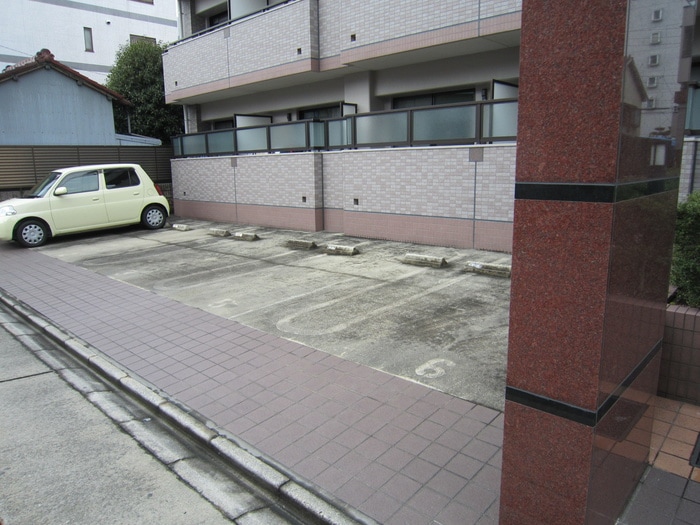 物件外観写真3　(駐車場)