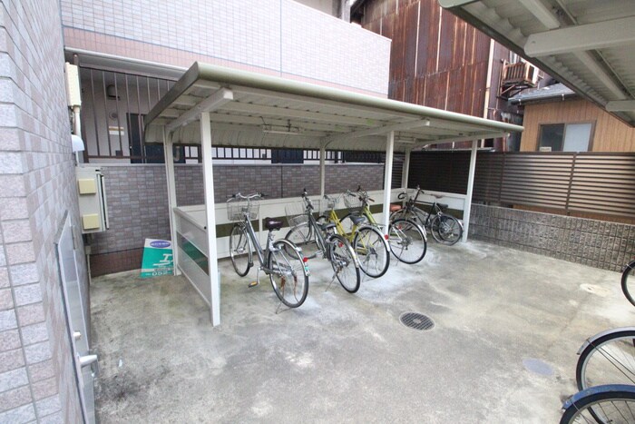 物件外観写真4　(駐輪場)