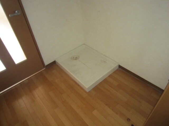 物件内観写真12　(洗濯機置場)