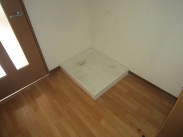 物件内観写真12　(洗濯機置場)