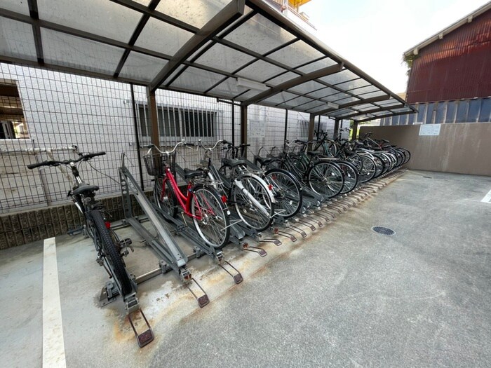 物件外観写真2　(駐輪場)