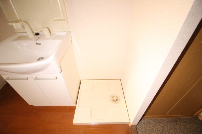 物件内観写真12　(洗濯機置場)