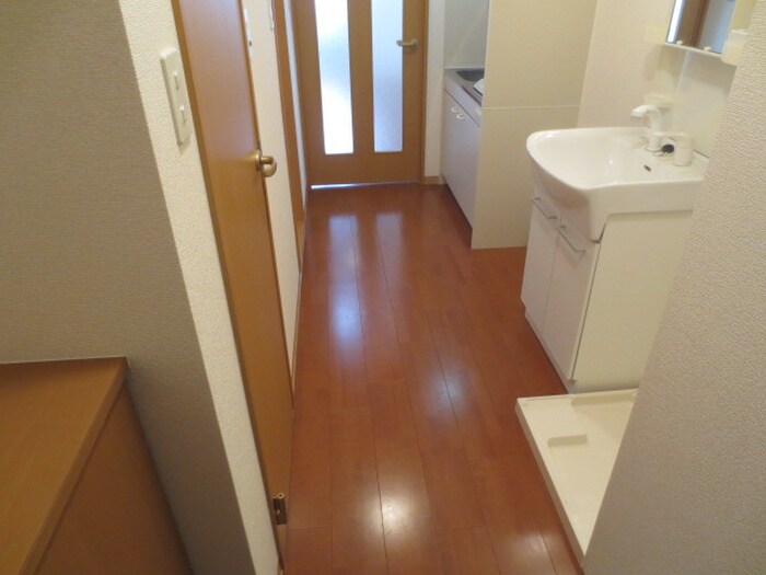 物件内観写真14　(廊下)