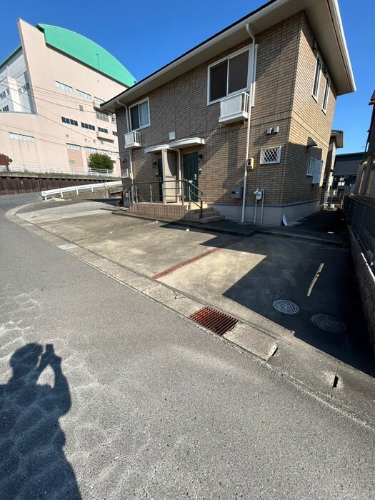 物件外観写真4　(駐車場)