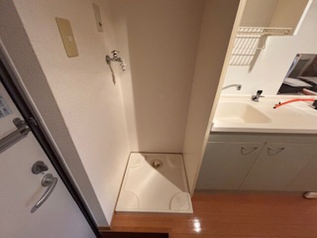 物件内観写真16　(洗濯機置場)