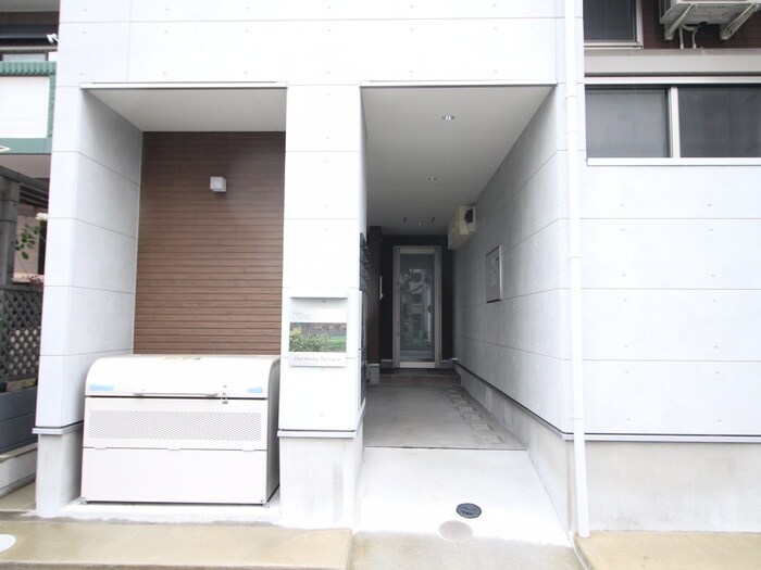物件外観写真3　(エントランス部分)