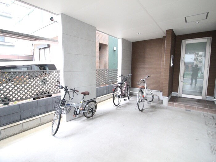 物件外観写真4　(駐輪場)