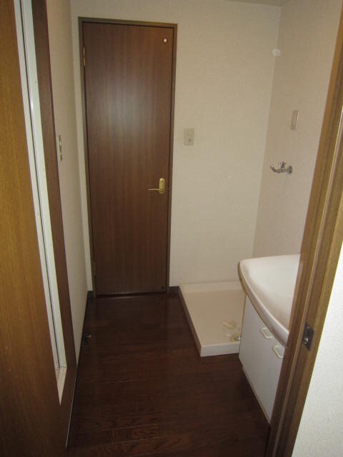 物件内観写真13　(洗濯機置場)