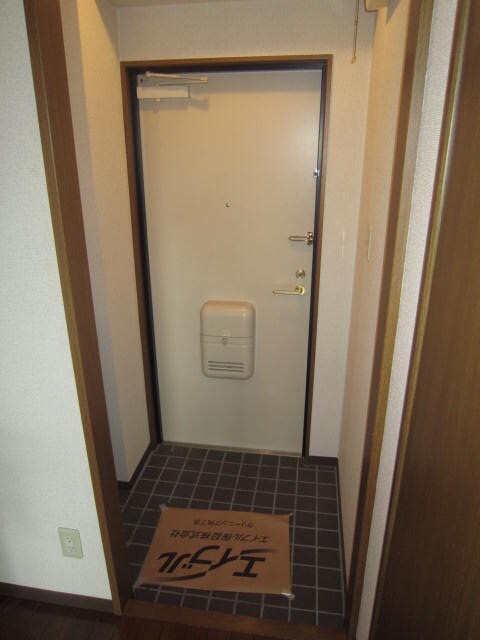 物件内観写真16　(玄関)