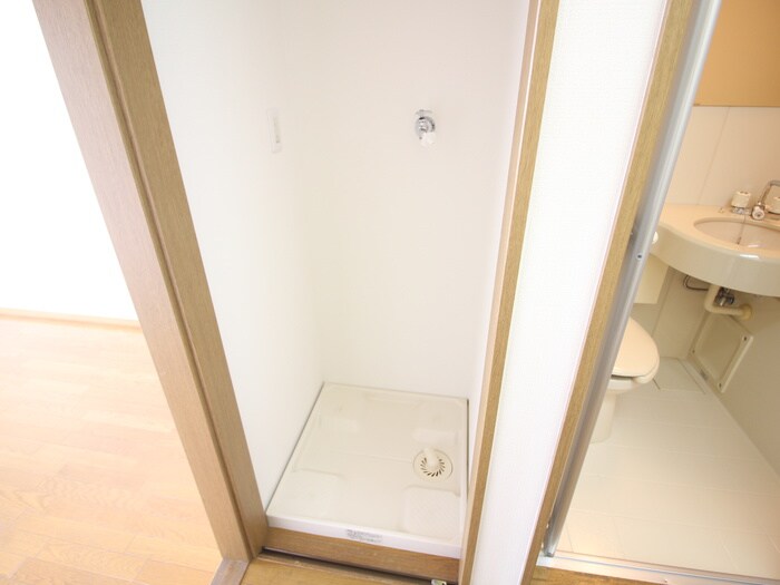 物件内観写真13　(洗濯機置場)