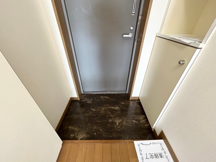 物件内観写真16　(玄関)