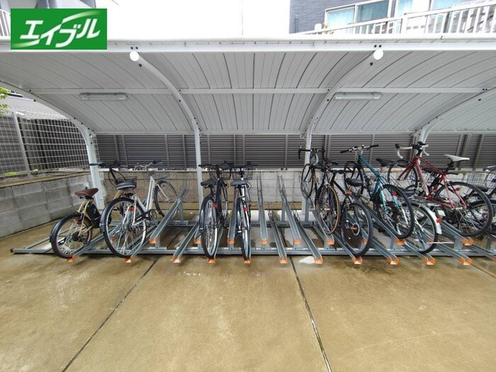 物件外観写真3　(駐輪場)