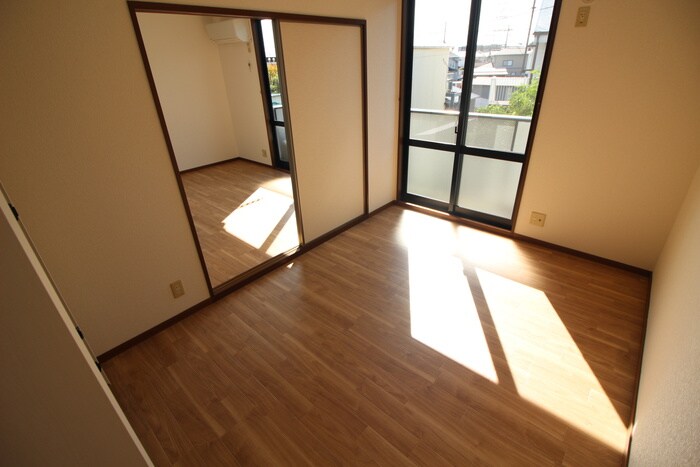 物件内観写真10　(居室)