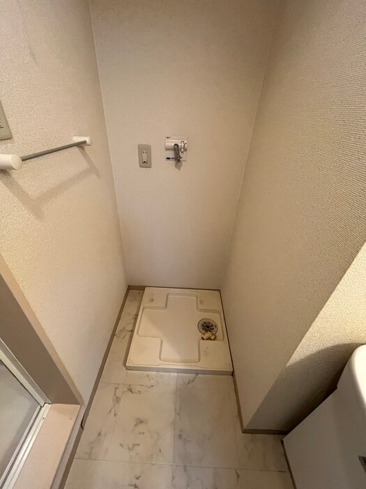 物件内観写真17　(洗濯機置場)