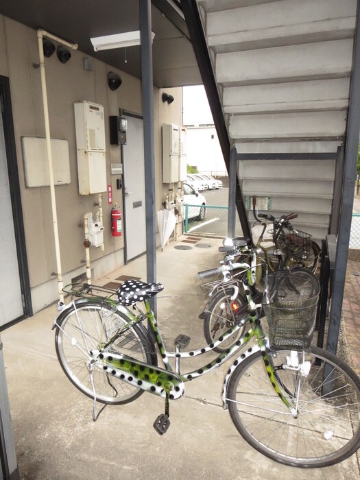 物件外観写真6　(駐輪場)
