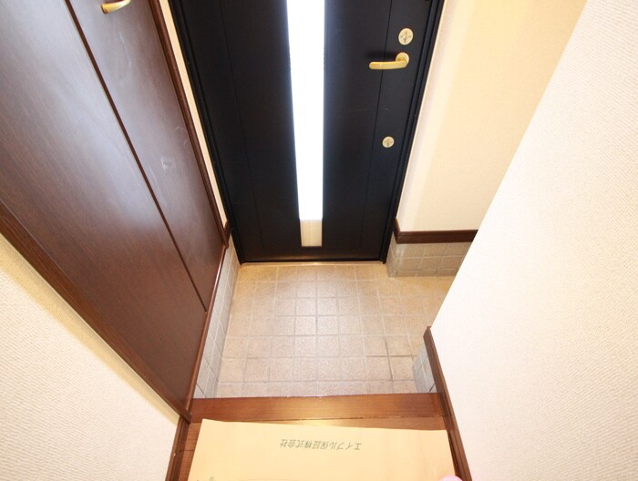物件内観写真14　(玄関)