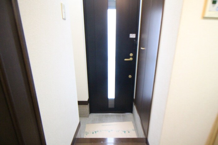 物件内観写真16　(玄関)