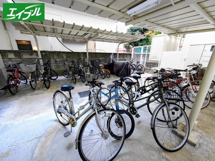 物件外観写真3　(駐輪場)